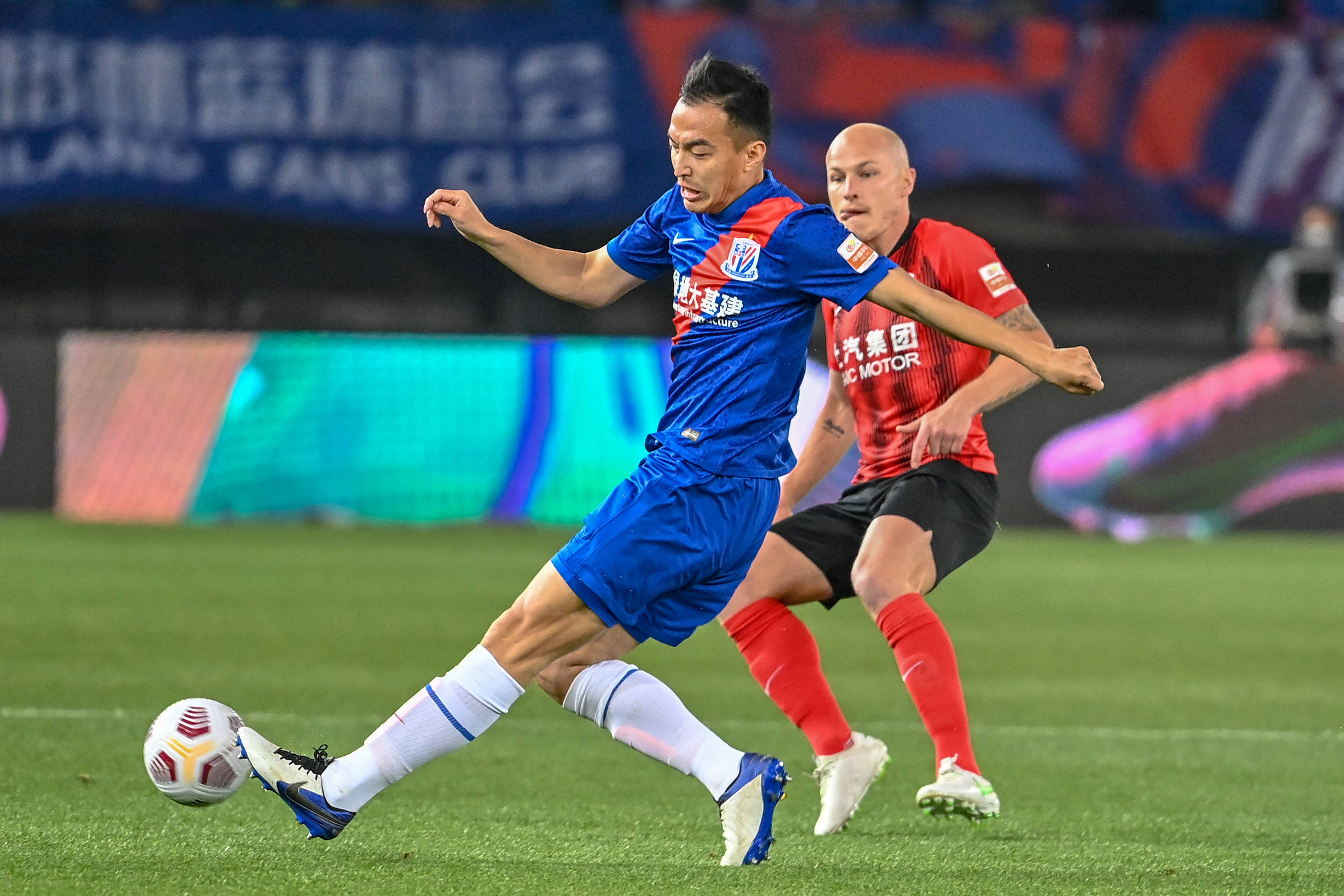 爱游戏-全明星赛赛前走向成谜，阿贾克斯迎来里程碑，气氛紧张，训练强度明显提升的简单介绍-爱游戏